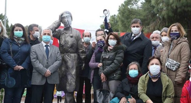 Sağlık emekçilerine saygı anıtı açıldı