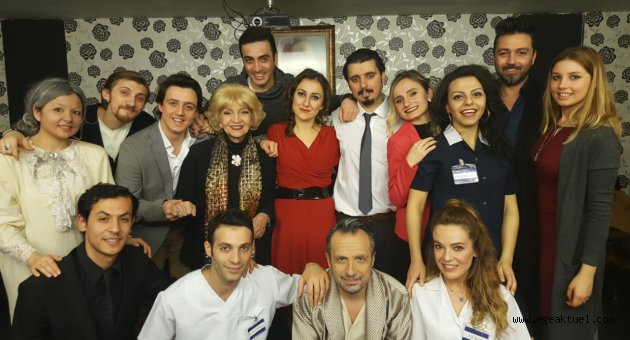Sahne Tozu Tiyatrosu'nda kahkahalar yükseliyor