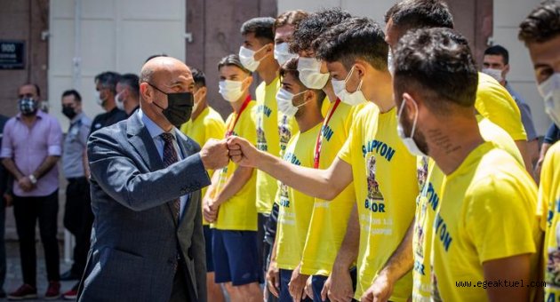Şampiyon Bucaspor 1928'den Başkan Soyer'e teşekkür ziyareti