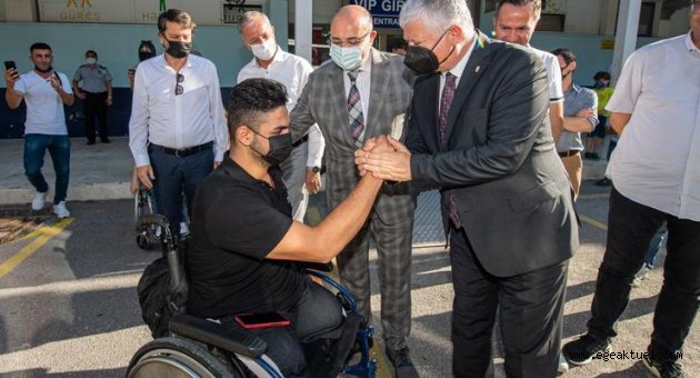 Şampiyonlar İzmir marşıyla karşılandı