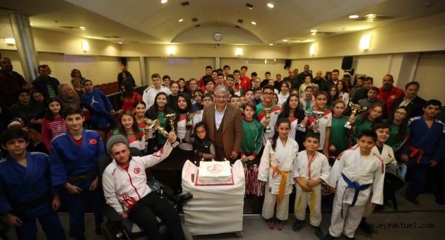 Şampiyonlardan yeni yıl kutlaması  