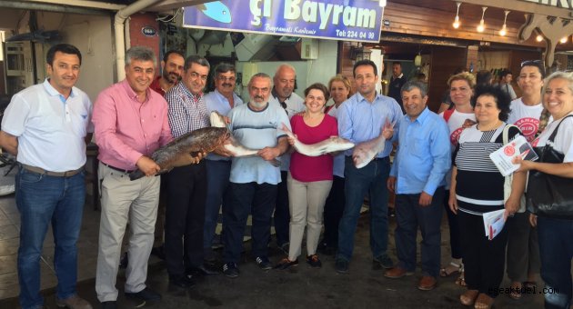 Sayek, İzmir’in renkleri Türkiye’nin ışığı olacak