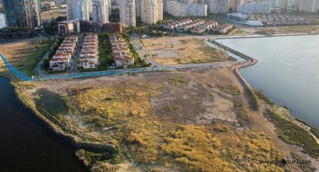 Saygı Öztürk Karşıyaka'da satışa çıkarılan arazileri haberleştirdi: "TOKİ denizi bile sattı"