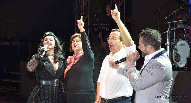 Şebnem Ferah Narlıdere’yi salladı