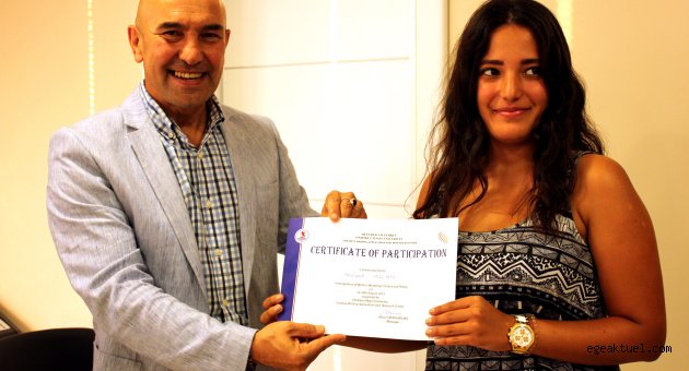 Seferihisar Belediyesi ve Ondokuz Mayıs Üniversitesi işbirliği ile Seferihisar’da açılan “Yaratıcı Yazarlık Uygulama Ve Araştırma Merkezi” ilk sertifika programını tamamladı.