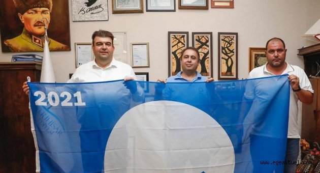 Seferihisar’da mavi gurur; Mavi Bayraklı plaj sayısı 9 oldu!