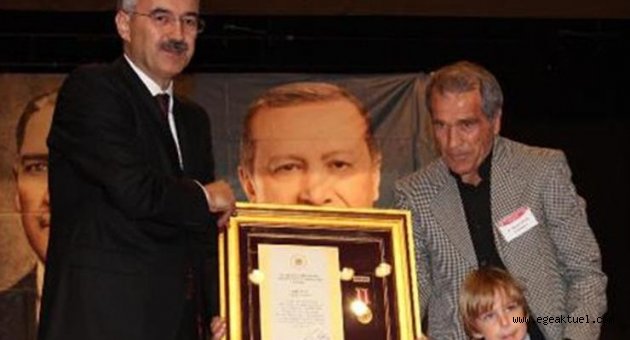 Şehit ailelerine övünç madalyası verildi