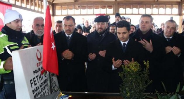 Şehit polis memuru Fethi Sekin, kabri başında anıldı