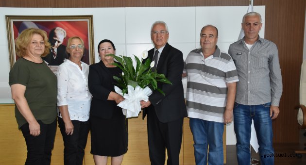 Şehit ve gazi yakınlarından Başkan Selvitopu’na teşekkür çiçeği