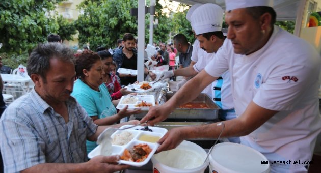 Selçuk Belediyesi her mahalleye iftar sofrası kuruyor