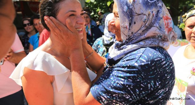 Selçuk Efes şeftali ile şenlendi