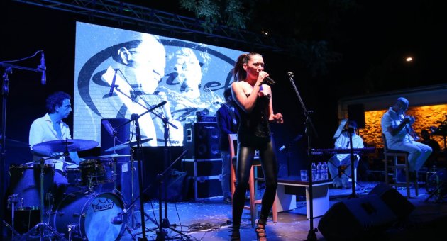 Sibel Tüzün’den muhteşem performans