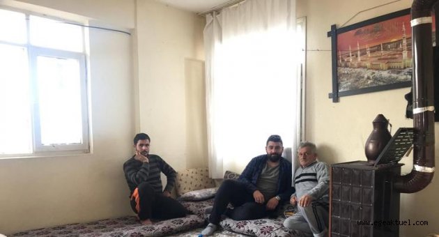 Soğukta vatandaşlar üşümesin diye evini açtı
