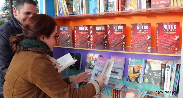 Sokak kütüphaneleri okurlarını bekliyor