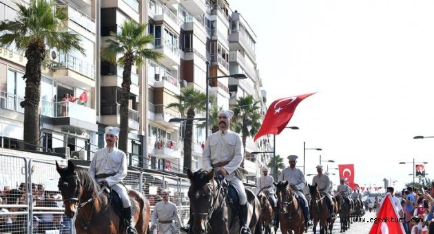 Solo Türk eşliğinde Zafer coşkusu