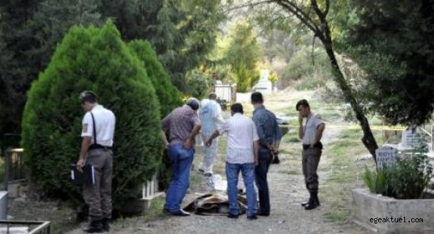 Son nefesini eşinin kabri başında verdi