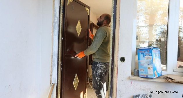 Sosyal konutlarda tadilat devam ediyor