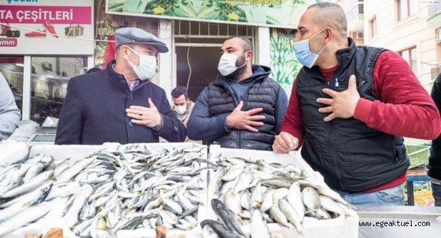 Soyer çifti pazar alışverişini Bayındır üreticisinden yaptı