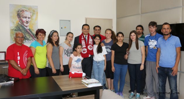 Spora desteğe plaketli teşekkür