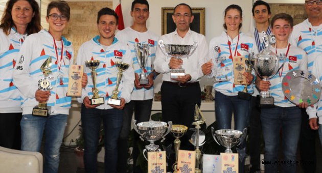 Sporcular başarılarını Başkan Oğuz ile paylaştı