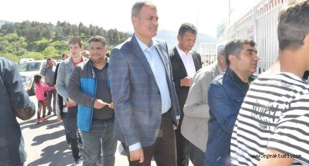 Stadyumun adını değiştirdi, maçı halkın içinde izledi