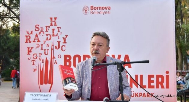 Tacettin Bayır kitabını Bornova'da imzaladı