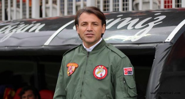  Tamer Tuna pilot ceketiyle sahada 