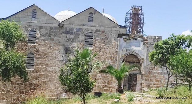 Tarihi İsabey Cami Minaresi Yıkılmak Üzere