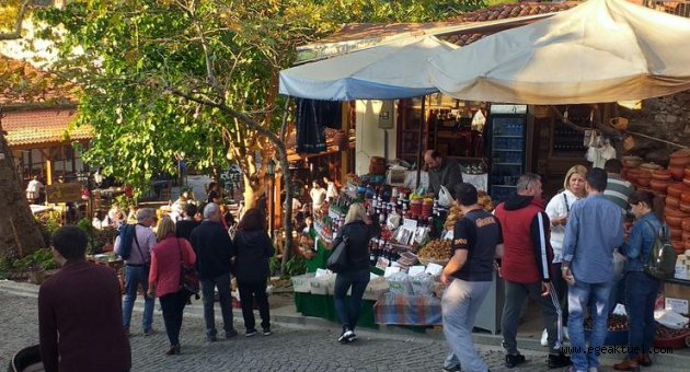 Tarihi kent Birgi, hafta sonu ziyaretçi akınına uğradı