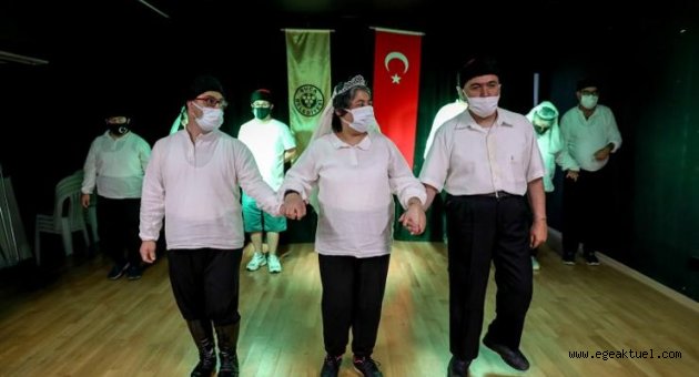 Tarık Akan’da mülteci çocuklara sinema şöleni