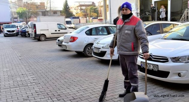 Temizlik personelinden örnek davranış