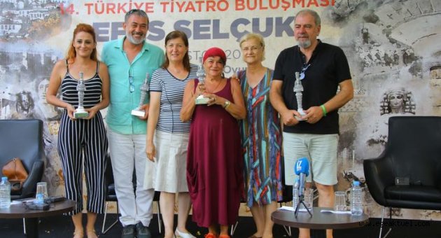 Tiyatro barıştırır, özgürleştirir, kardeşliktir
