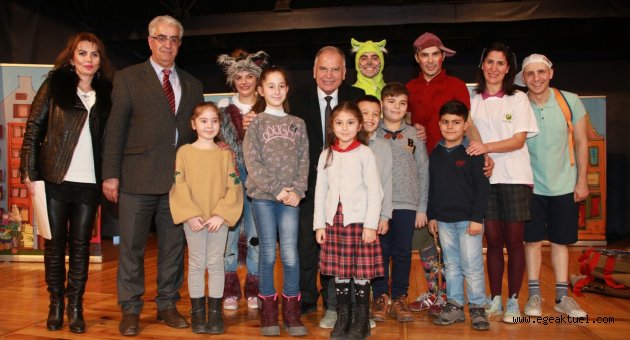 Tiyatro ile geri dönüşüm bilinci kazandılar 
