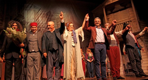  Tiyatro 'oscarları' Karşıyaka'da sahiplerini bulacak