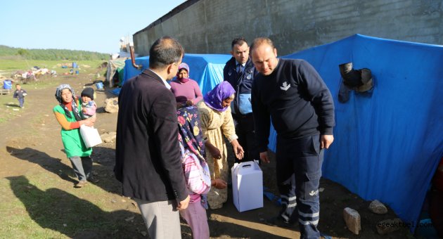 Torbalı Belediyesi’nden suriyeli ailelere kışlık yardımı 
