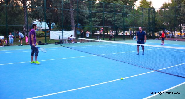 Torbalı Belediyesi’nden ücretsiz tenis kursu 