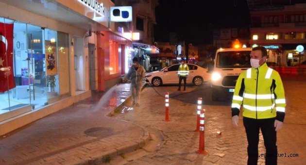 Torbalı’da gece-gündüz dezenfekte çalışması
