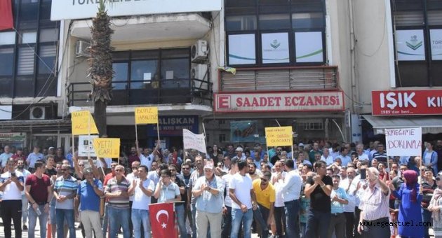 Torbalı'da işten çıkarılan işçiler eylem yaptı
