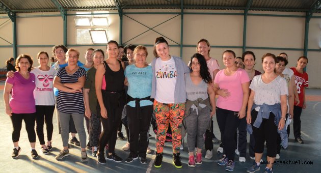 Torbalı'da kadınlar zumba ile coştu