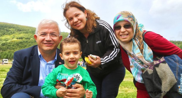 Torbalı'da Uçurtmalar Lösemili Çocuklar İçin