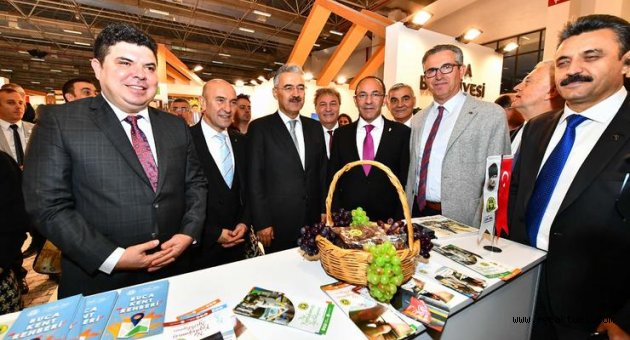 Travel Turkey’de üzüm kokan stant