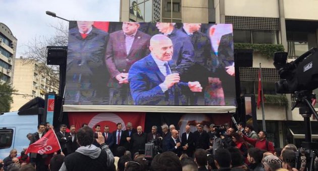 Tunç Soyer'den miting gibi açılış