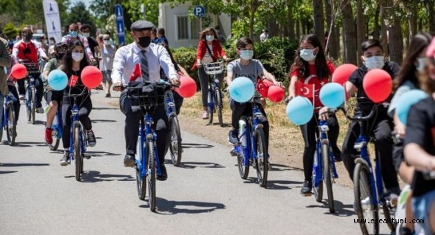 Türkiye’de ilk kez İzmir’de çocuk bisikletleri projesi hayata geçti