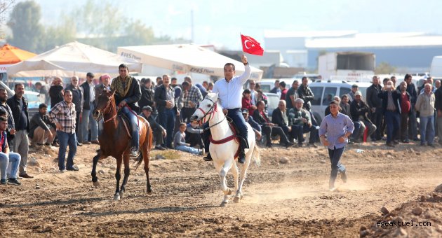 Türkiye’nin dört bir yanından gelen at tutkunları Bornova’da buluştu‏