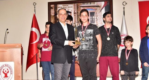 Türkiye'nin genç satrançcıları Bornova'da buluştu