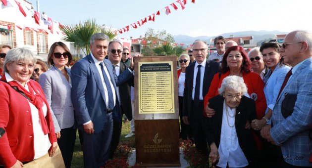 Türkiye'nin ilk Cumhuriyet Kadınları Parkı Güzelbahçe'de açıldı