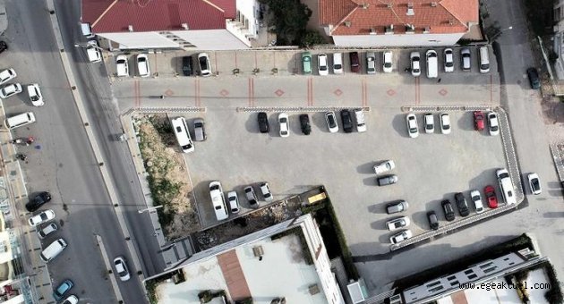 Ücretsiz otoparklar Buca trafiğine nefes aldırdı