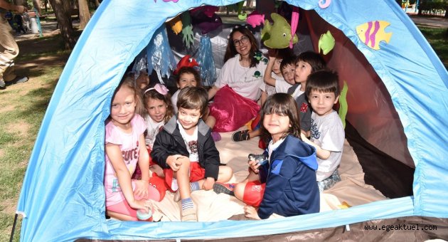 Üniversite öğrencilerinden miniklere masallar