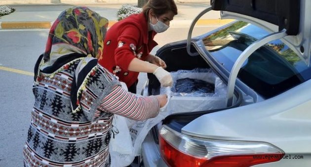 Urla’da erzak dağıtımı devam ediyor