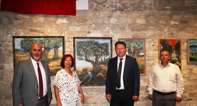 Urla’da yaşayan ressamlar resimlerini sergiledi